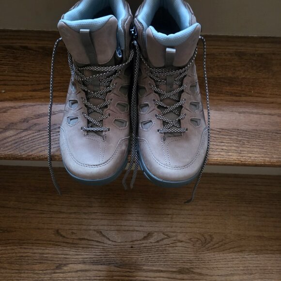 Hiking boots - Picture 2 of 8